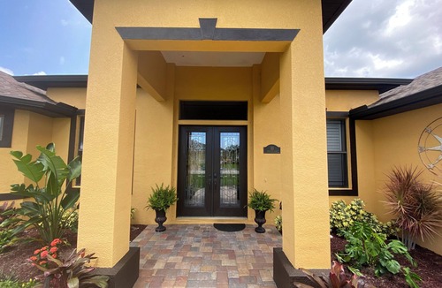 White Marsh House | Spacious Waterfront 4+ bedroom Pool Home in delightful Rotonda West, FL