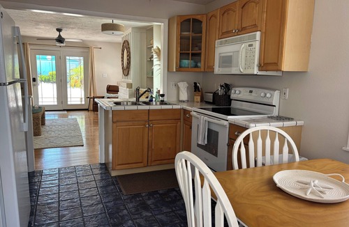 Ilexhurst House | Steps to Beach - Prime Location Beach Bungalow – Beach Gear