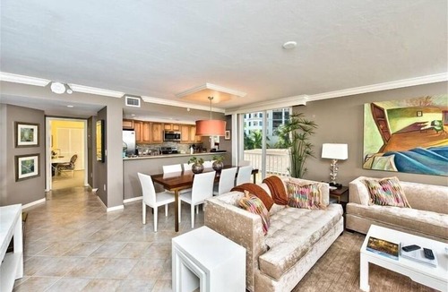 Park Shore Condo | Steps to the beach w/a beautiful pool view CL0101