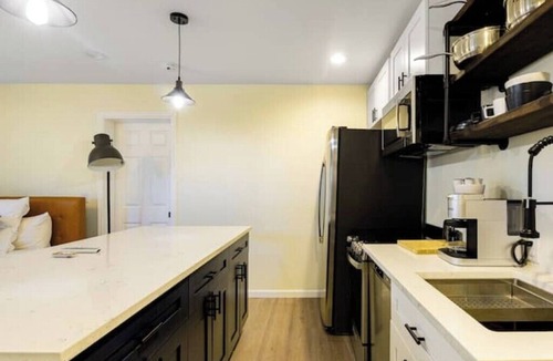 United Central Apartment | Studio - 10 min to St Pete Beach w/Parking - King