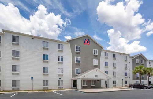 Fort Myers Apartment | Studio 6 Fort Myers|ADA|Full Bed, Tub, Smoking|Kitchen