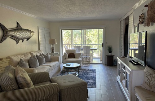 Central Naples Condo | Stunning 2 bedroom, 2 balcony condo on golf course with tennis and pickleball
