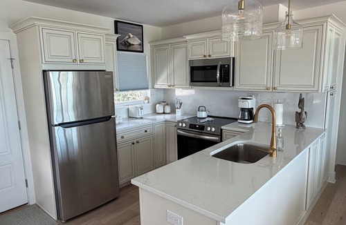 Englewood Cottage | Stunning 2-bedroom cottage in serene Englewood with unbelievable sunsets