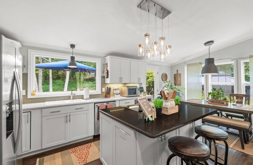High Point House | Stunning 3 Bedroom Retreat with Inspiring Backyard