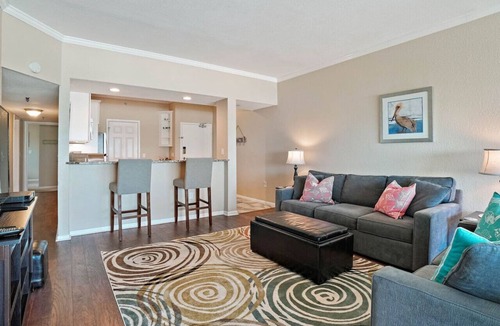 Redington Shores Condo | Stunning Gulf-Front 3BR Condo in Redington Shores – Pool, Balcony & Pet-Friendly