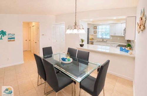 Englewood South Apartment | Stylish 2BR/2BA coastal getaway to 7 Min Drive to Beach "Crystal Bay Stays"