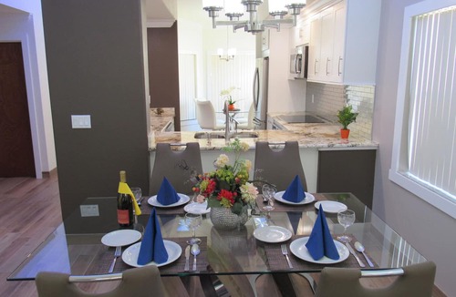 South Bradenton Condo | Stylish Lakefront Retreat Near IMG & Anna Maria Island w/Two Pools and Hot Tubs