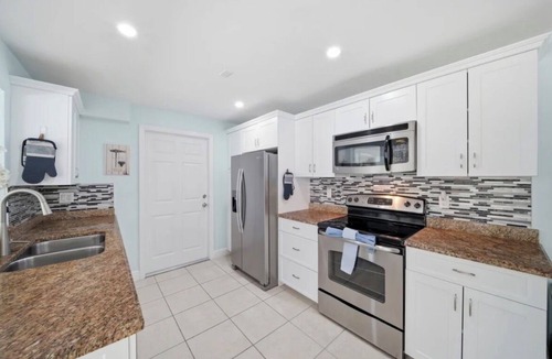 Naples Park House | Stylish Naples Retreat Heated Pool + Spa Minutes to Beach