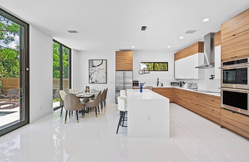Southgate House | Stylish Pool Home 4BR Near Siesta Key "Palm Noir"