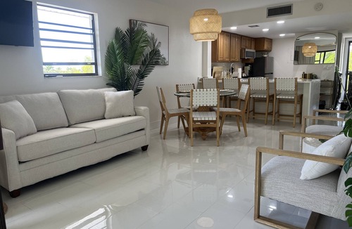 Park Shore Condo | Summer DISCOUNT Naples Park Shore Resort, Penthouse, On Site Restaurant
