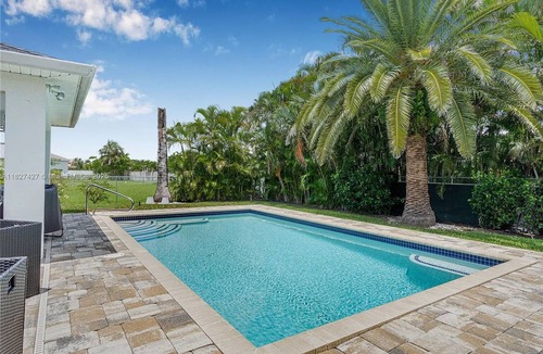 Pelican House | Summer Retreat Modern 3BR + Den Sparkling Private Pool!
