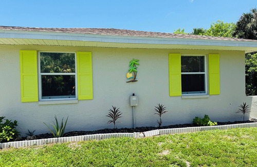 Port Charlotte House | Summertime Vacation Villa Larkspur in Port Charlotte Florida