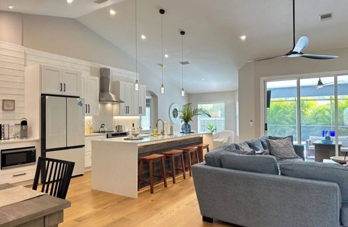 Venice Gardens House | SunCoast Garden Family Retreat-Beautiful Vacation Home with Heated Pool.