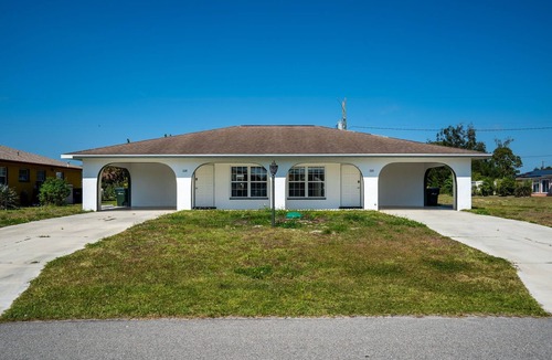 Warm Mineral Springs House | Sunny 1BR Escape Steps to the Warm Mineral Springs