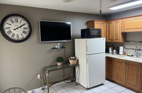 Warm Mineral Springs Apartment | Sunny Apartments a block from Warm Mineral Springs. Unit 3