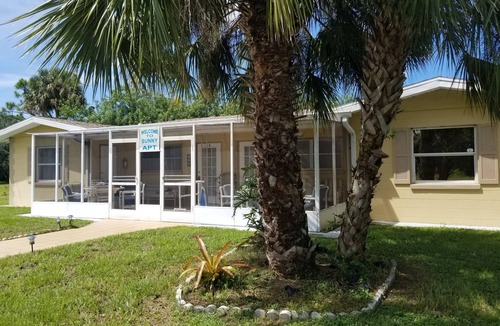 Warm Mineral Springs Apartment | Sunny Apartments a block from Warm Mineral Springs. Unit 3