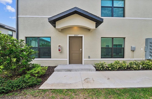 Port Charlotte Apartment | Sunny Escape | Fresh, Modern Townhome Near Beaches