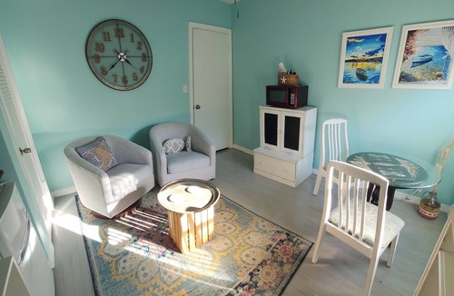 United Central House | Sunny priv. entrance suite & bathroom w/patio close to beach & Downtown