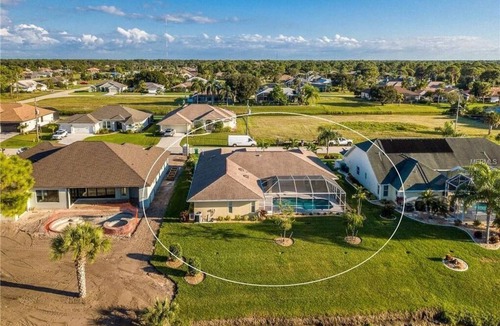 Broadmoor House | Sunny Sportsman, Sleeps 8, heated pool, 2 suites