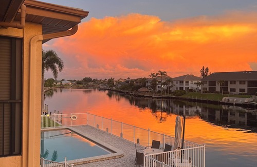 Caloosahatchee Condo | Sunny Waterfront 2BR/2BA Condo w/Sunset Views, Pool & Utilities Included