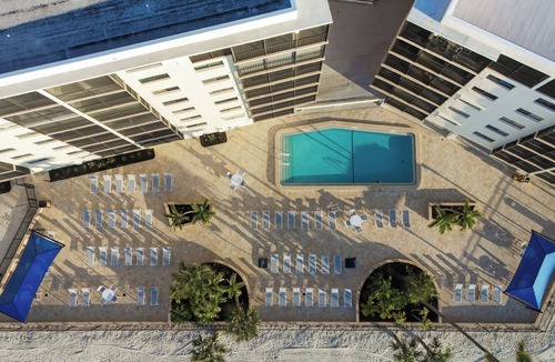 South Island Condo | "SUNSATIONAL" BEACHFRONT CONDO 2BD-2BTH POOL-WIFI, VIEWS-NEWLY DECORATED!