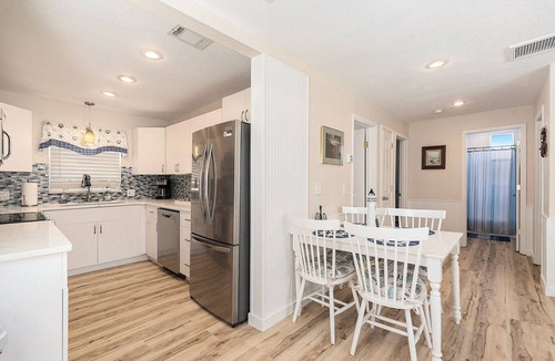 Sunset Beach House | Sunset Beach Cozy boutique cottage with all the must have beach amenities