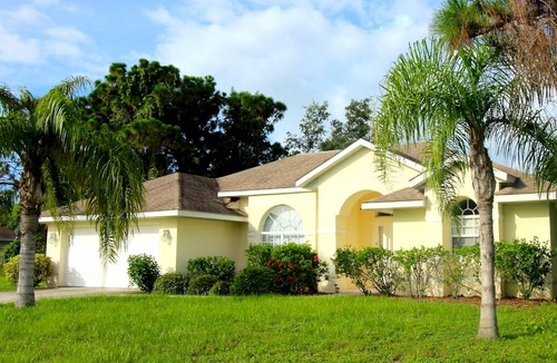 White Marsh Villa | Superb Home Perfect Place, 3 bed 2 baths, SW facing pool and spa, near shops, restaurants, GOLF. Free wifi, bikes, gas BBQ, best home around.