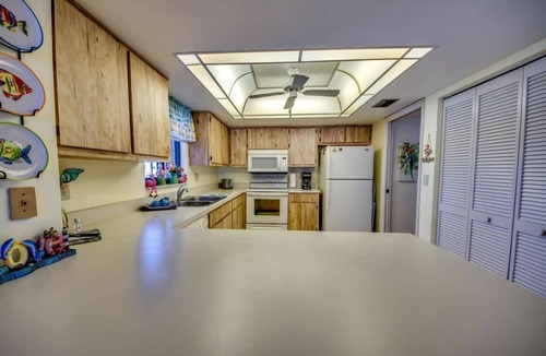 Fort Myers Beach Condo | Surf Song #4G Cute Beachfront Island Condo