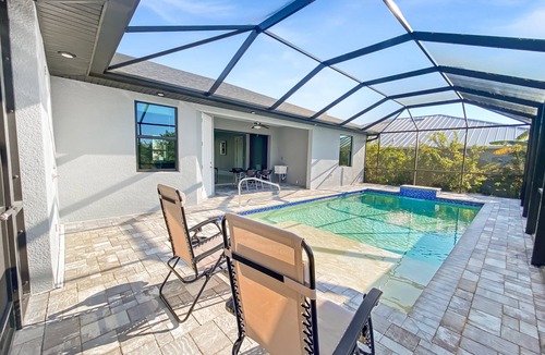 Port Charlotte Villa | Sweet Retreat, Sleeps 6, heated salt pool