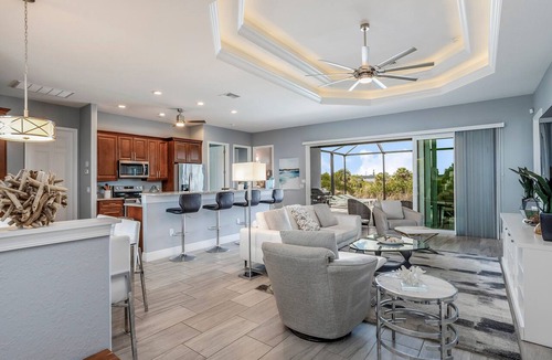 Diplomat House | SWEETWATER BAY - Waterfront Cape Coral Pool house 3/2 fenced yard, kayaks, bikes