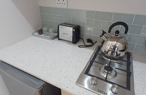 Kloof Apartment | Terrific 1-bedroom studio in charming Kloof for your getaway