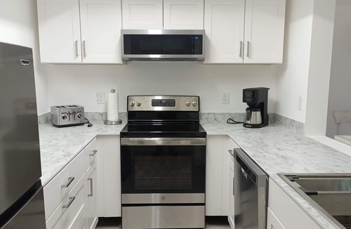 Truckland House | The Beach by swflorida-villas, cozy2-bedroom town house in Fort Myers with pool