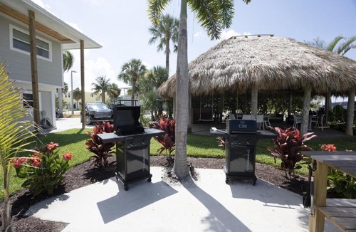 Mid Island Apartment | The Dex at Coconut Cove