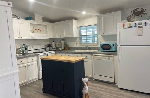 Flamingo Bay House | The Flamingo at Sandpiper 2 bed 2 bath waterfront location with dock and lift