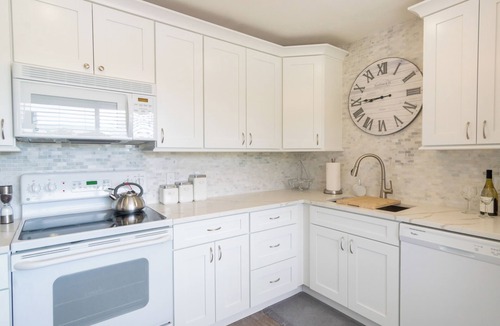 East Naples House | The Glades Unit 4- Beautiful Naples Condo with Golf Course views!