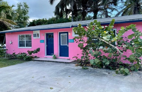 Bokeelia House | The Oasis: A cosy one-bedroom house in tropical Bokeelia with air conditioning