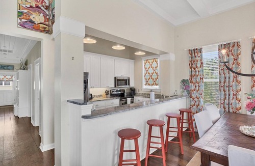 Palm Island House | The perfect Beach Cottage getaway!