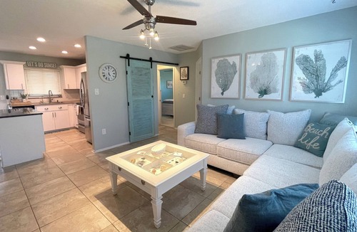 South Venice House | The Sea Turtle Inn.Serene 2-bedroom 2 bath pool house in Venice