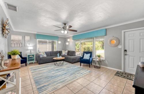 Gulf Gate Estates House | The Siesta Shortcut | Spacious Pool Home Minutes to Siesta Key Beach