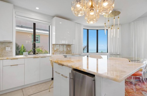 Ilexhurst House | The Wave by Beach Boutique Rentals