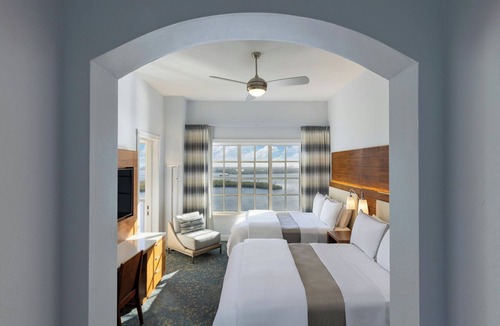Pelican Hotel | The Westin Cape Coral Resort At Marina Village