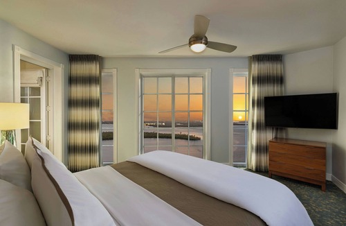 Pelican Hotel | The Westin Cape Coral Resort At Marina Village