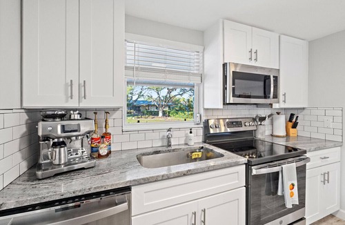 Arlington Park Apartment | The Wisteria Oasis With heated pool and hot tub,cold plunge