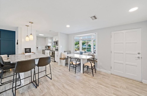 Arlington Park Apartment | The Wisteria Oasis With heated pool and hot tub,cold plunge