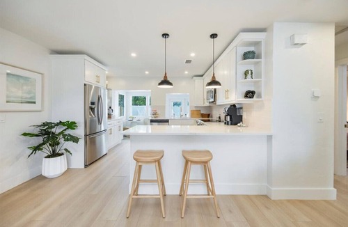 Central Naples House | The Zen Retreat, Naples Swim Spa Walk to Dining Perfect for Monthly Stays