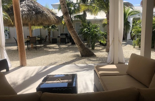 Englewood Apartment | Tiki Life ! Relax and Enjoy w/m discount! Close to beaches without the costs!