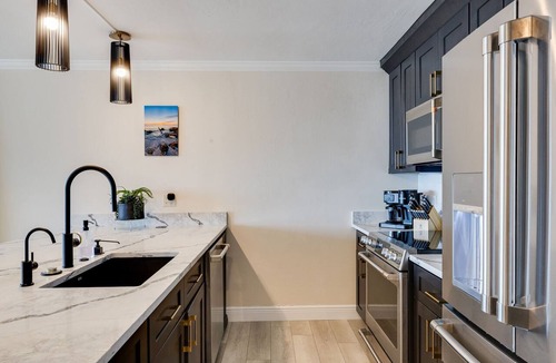 Punta Rassa Condo | Top floor! 3 Bedroom Harbour Tower Dream Vacation Rental in Harbour Tower offers stunning views!