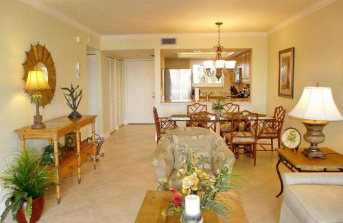 Marco Island House | Tranquil waterfront condo with pool and steps to beach
