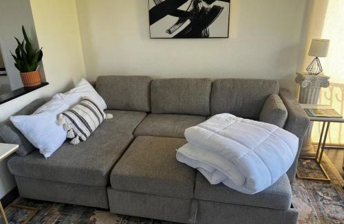 East Naples Apartment | Tree Top Retreat! Private & close to 5th Ave!