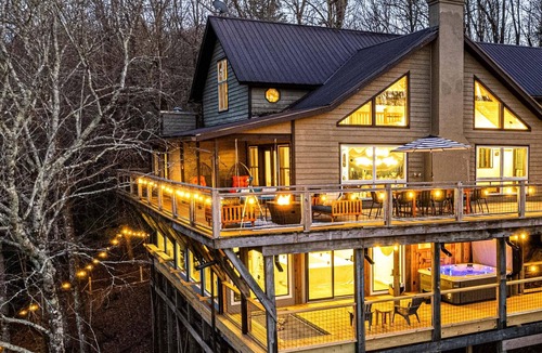 Brevard Cabin | Treetop Lakehouse |Hot Tub+Sauna+Games+Kayak